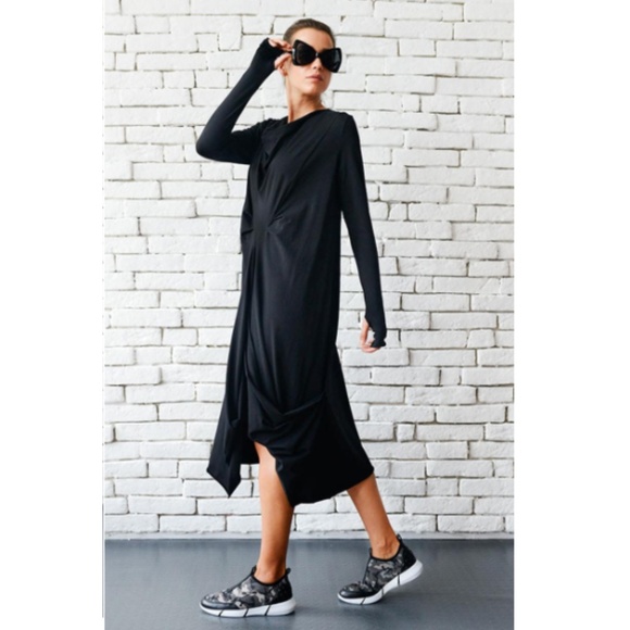 Black Oversized Maxi Dress w/ Thumb Holes - Picture 3 of 8